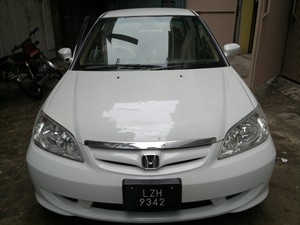 White Honda Civic 2004